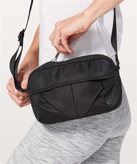 lululemon adventurer crossbody bag.